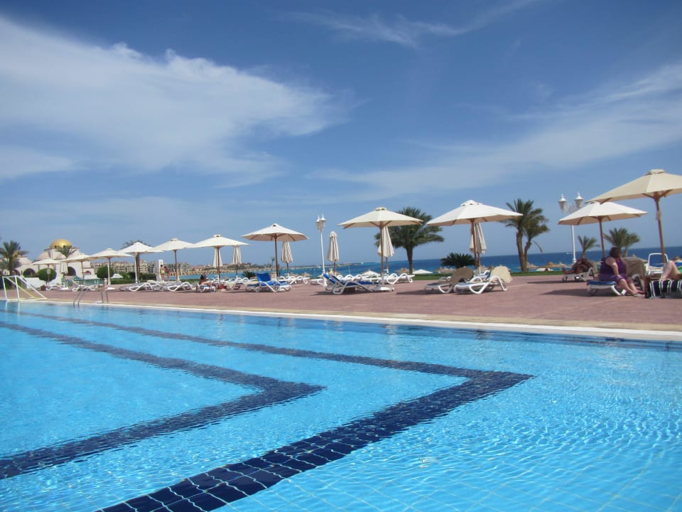 Gleich dahinter der Strand Old Palace Resort Sahl Hasheesh