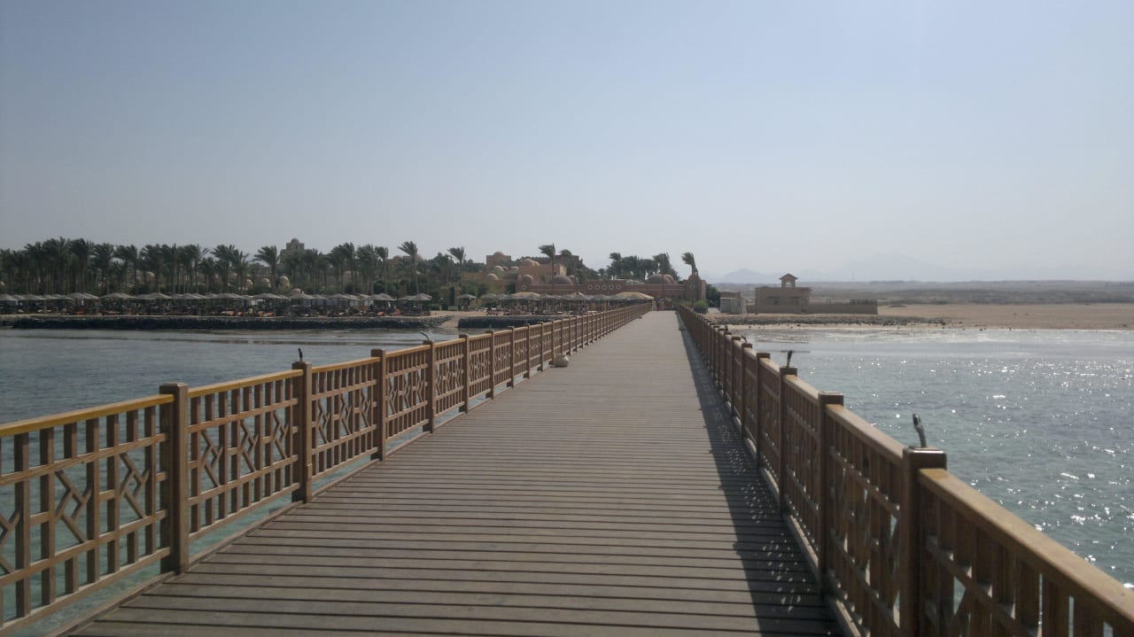 So wonderful with this bridge and  wonderful coral Grand Makadi
