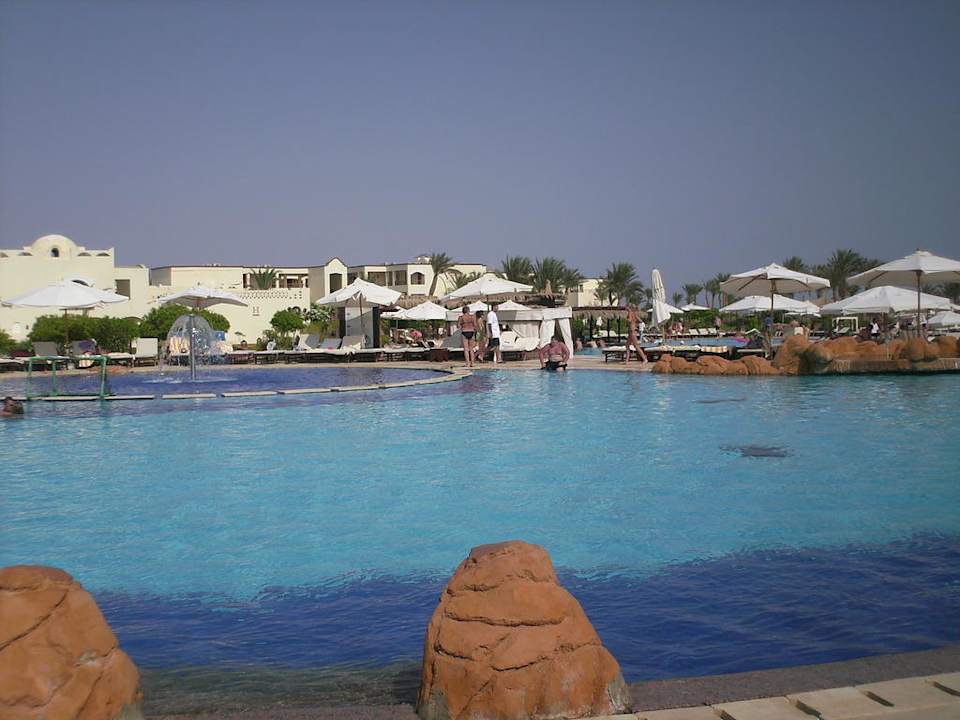 Großer Pool für Schwimmer Regency Plaza Aqua Park & Spa