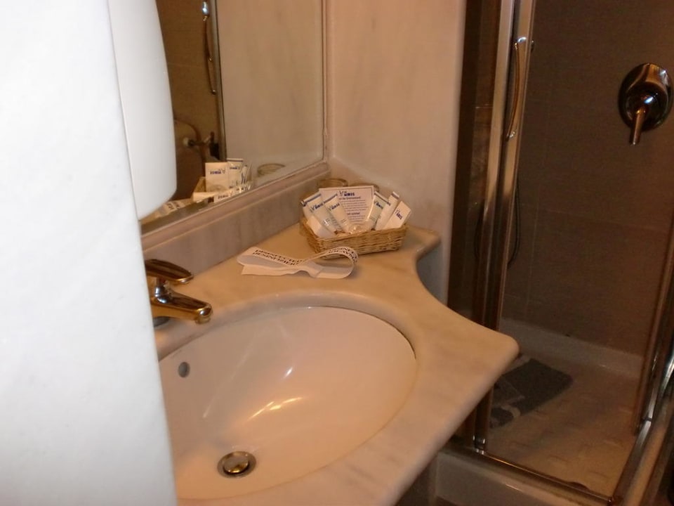 Bad Hotel Minos