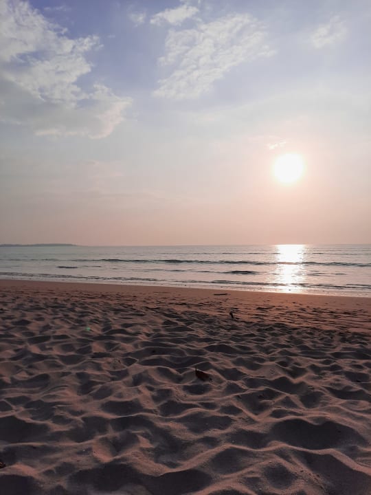 Strand Bangsak Village