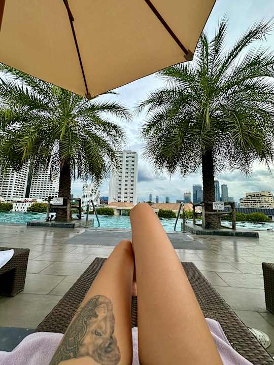 Pool SureStay Plus Hotel by Best Western Sukhumvit 2