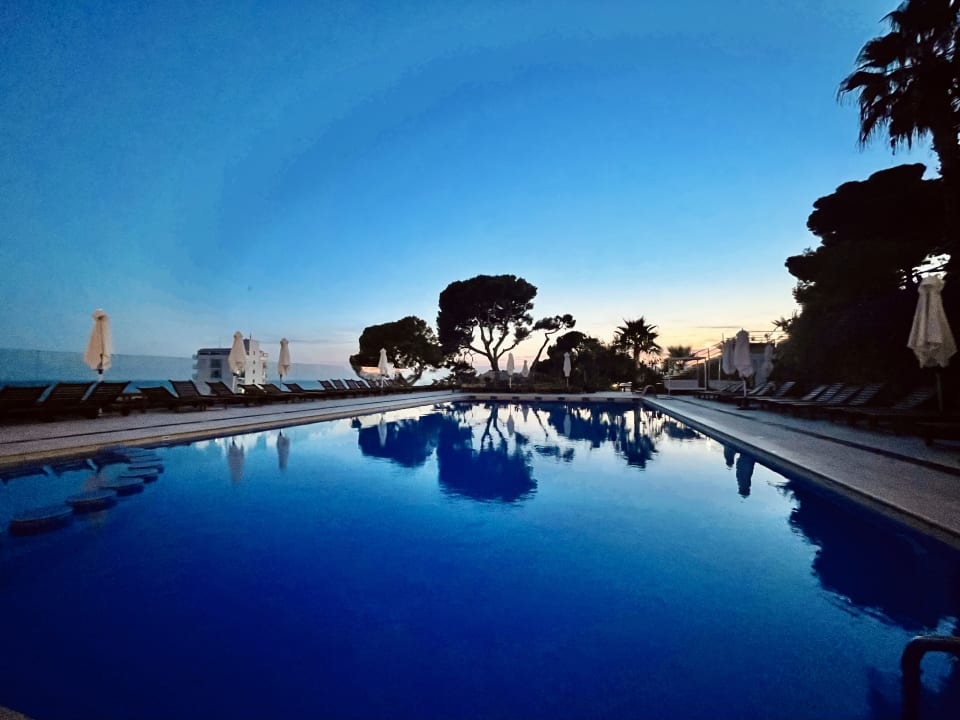 Pool Hotel Roger de Flor Seleqtta