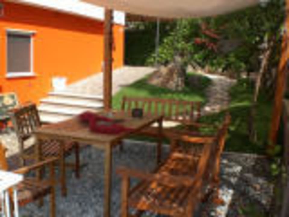 Giardinetto e patio Palazzina Vacanze Benessere Salodium