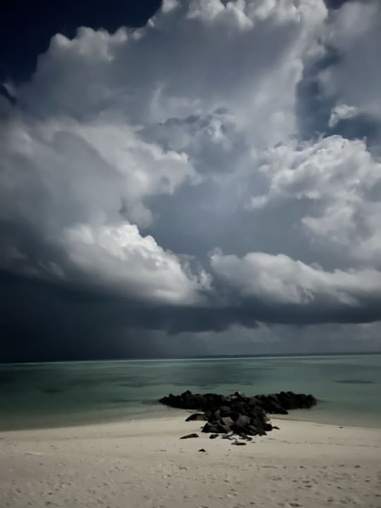 Strand Le Meridien Maldives Resort & Spa