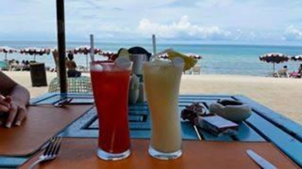 Lecker Cocktail The Fair House Beach Resort