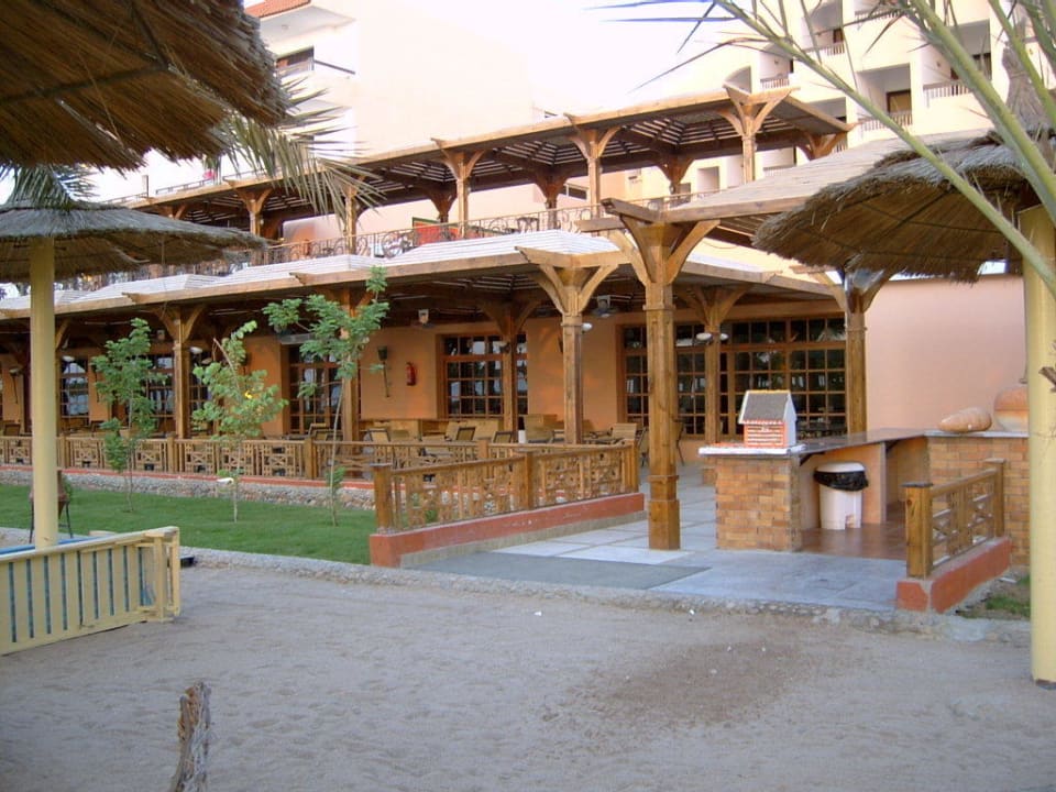 Asia Restaurant mit Pizzaofen direkt am Strand Beach Albatros Resort