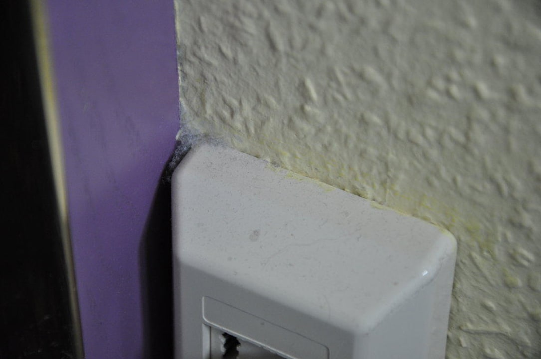 Staub auf der Telefondose Hotel Domicil Hamburg by Golden Tulip