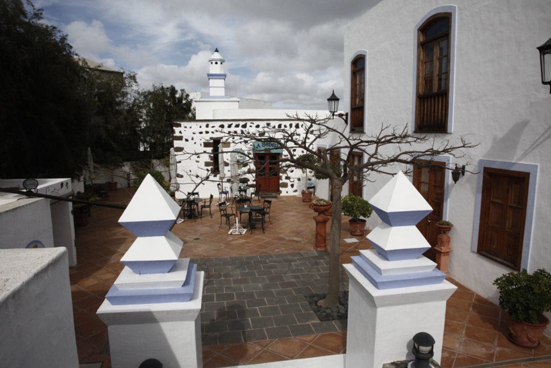 Eingang zum Hotel mit Blick auf Restaurant Casona De Yaiza Hotel