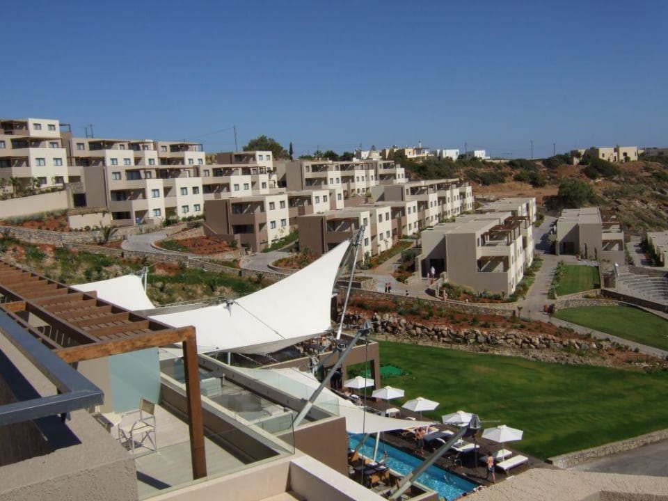 Blick vom haupthaus zu den nebengebäuden Atlantica Mikri Poli Crete