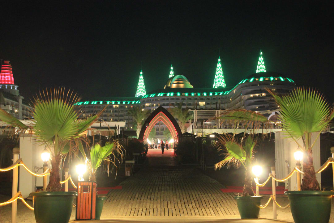 Hotelansicht vom Steg Hotel Delphin Imperial