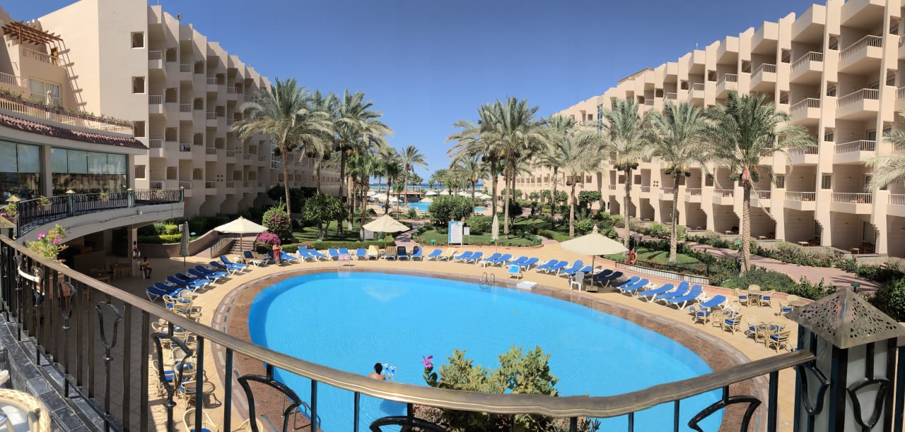 Pool Sea Star Beau Rivage