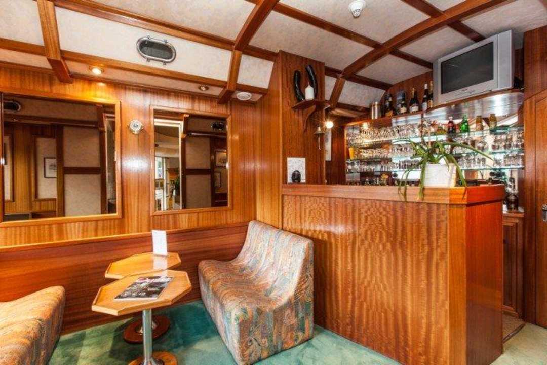 Salon Bar Inter Hotel Le Crystal