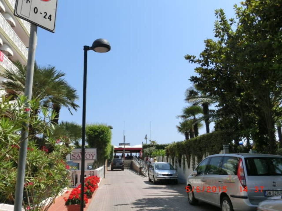 Weg zum Strand Hotel Erika