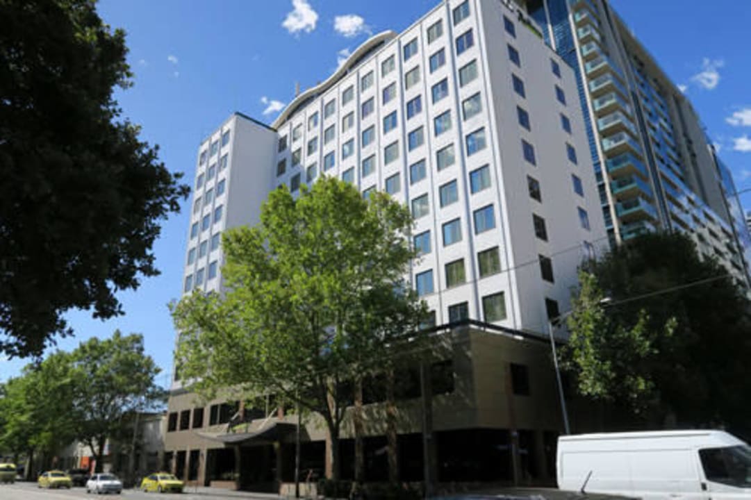 Vorfahrt zum CheckIn Hotel Radisson On Flagstaff Gardens