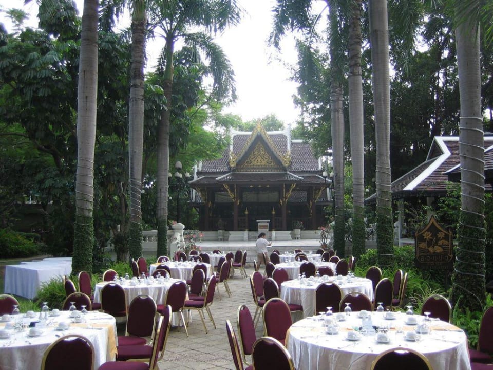 Gartenrestaurant des Hotels Centara Grand at Central Plaza Ladprao Bangkok