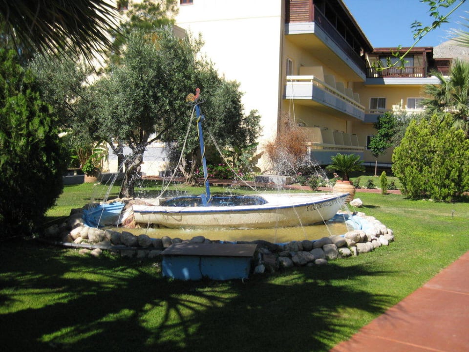 Gartenanlage/Haupthaus Hotel Golden Odyssey