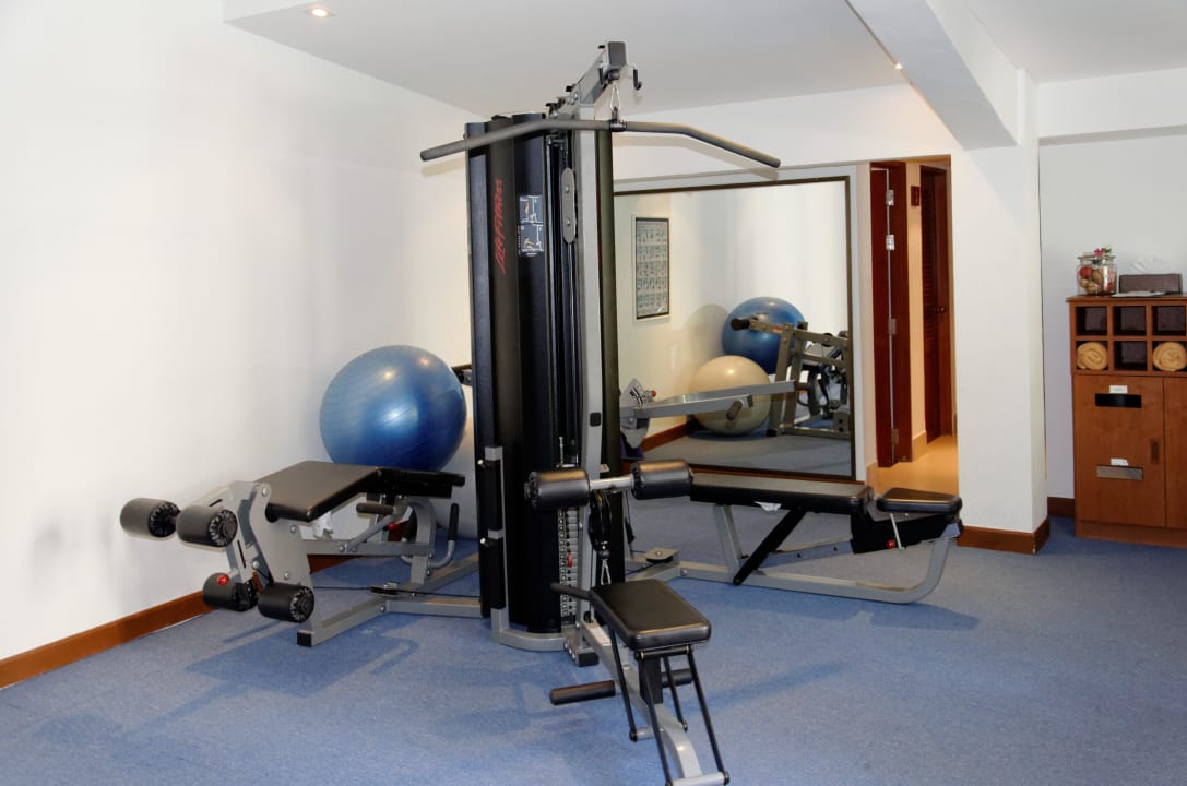 Fitnessraum unterhalb der Lobby Dewa Phuket Resort and Villas