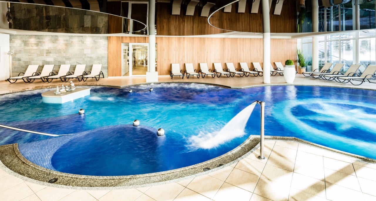 Pool Hotel Schwarzenstein