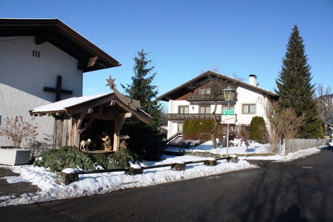 Krippe direkt gegenüber vom "Säuling" Gasthof Pension Säuling