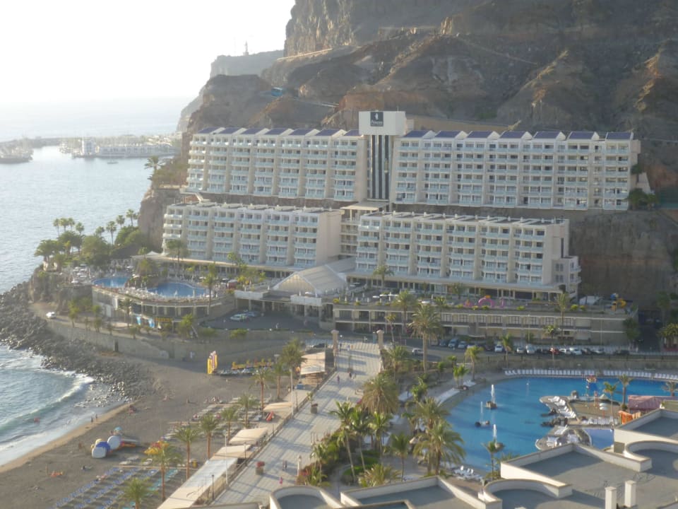 Von der gegenüberliegenden Seite der Bucht Princess Taurito