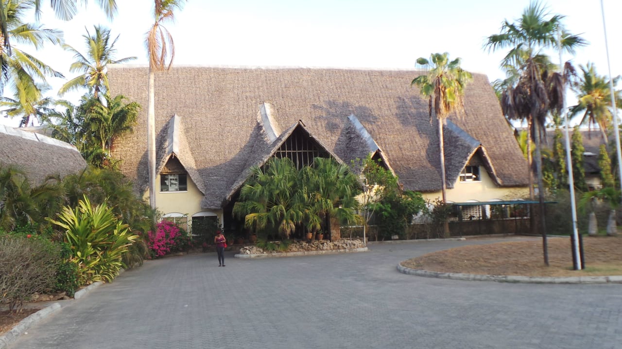 Außenansicht Bahari Beach Hotel