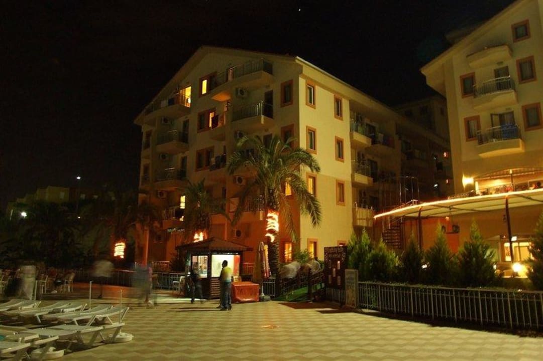 Hotel bei Nacht FUN&SUN Smart Hane Sun Hotel