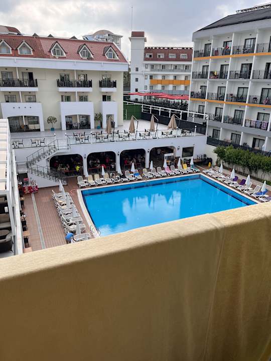 Pool Side Aquamarin Resort & Spa