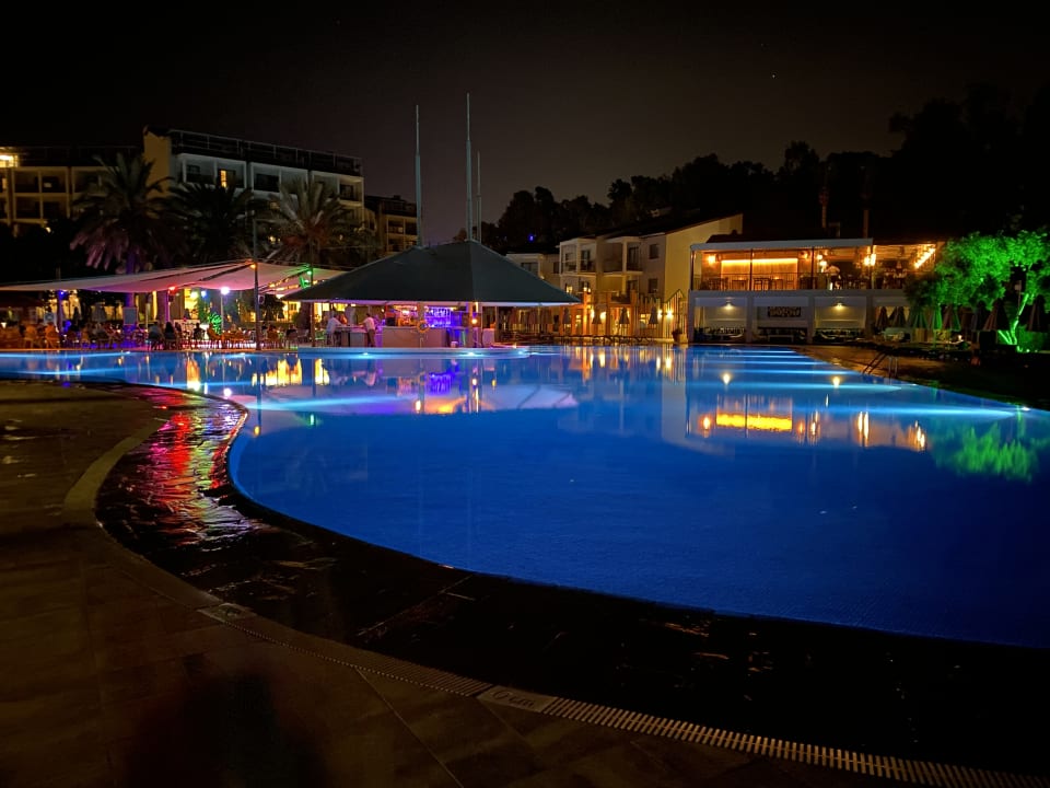 Pool Arum Barut Collection