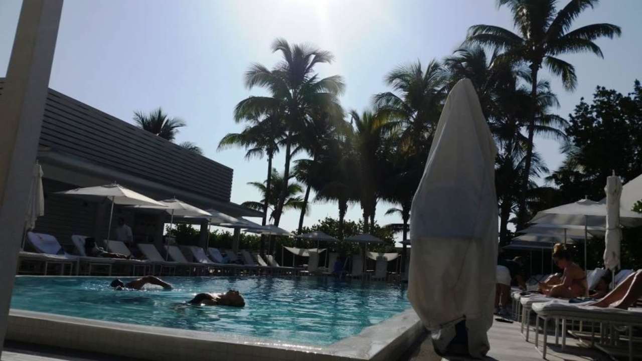 Schöner Poolbereich COMO Metropolitan Miami Beach
