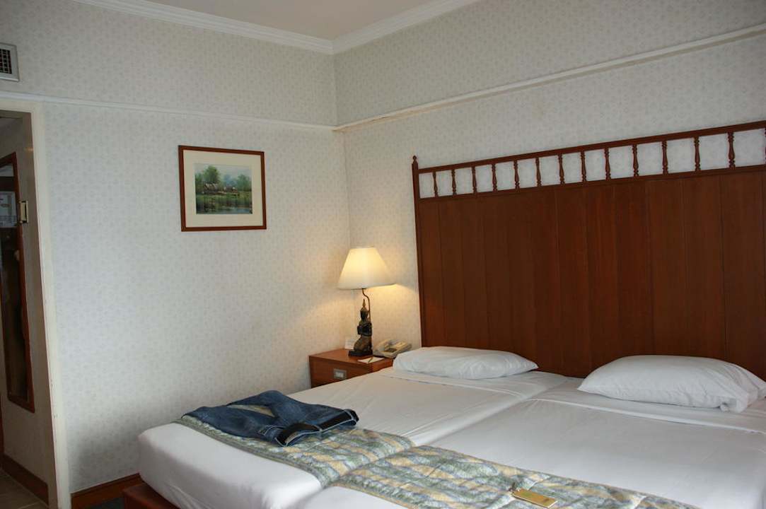 Widok pokoju w stronę łazienki Hotel Bangkok Palace