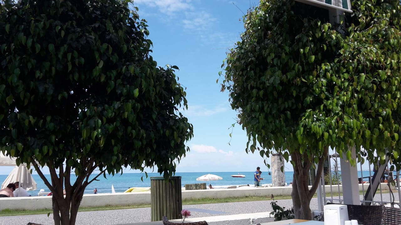 Blick auf die Promenade Trendy Side Beach Hotel - Adults only