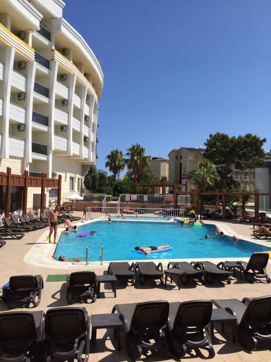 Kein überfüllter Pool  Side Alegria Hotel & Spa - Adults only +16