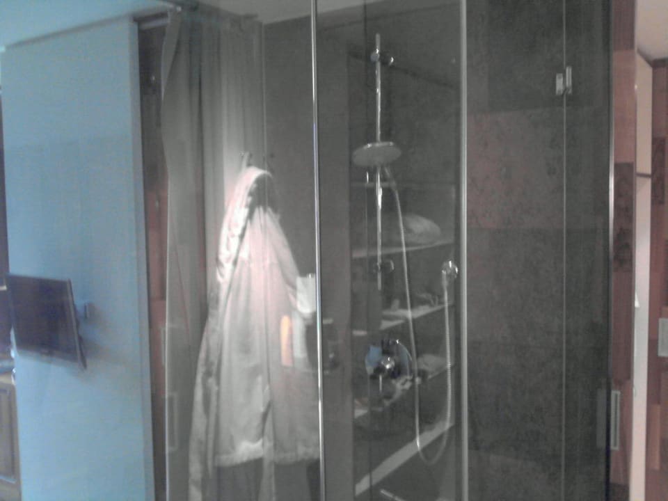 Glasdusche im Zimmer Falkensteiner Hotel & Spa Carinzia