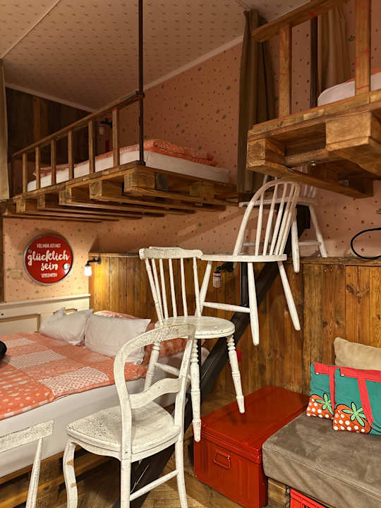 Zimmer Alles Paletti Karls Upcycling Hotel