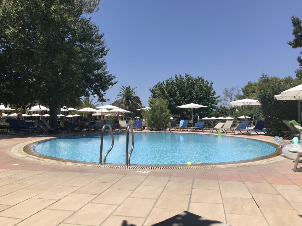 Pool Caravia Beach Hotel