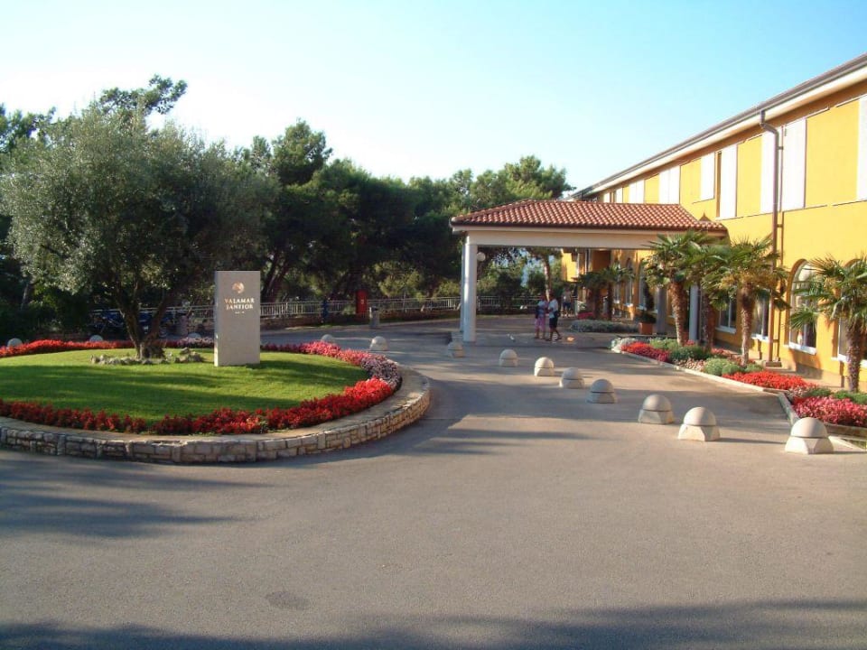 Hoteleingang Valamar Sanfior Hotel & Casa