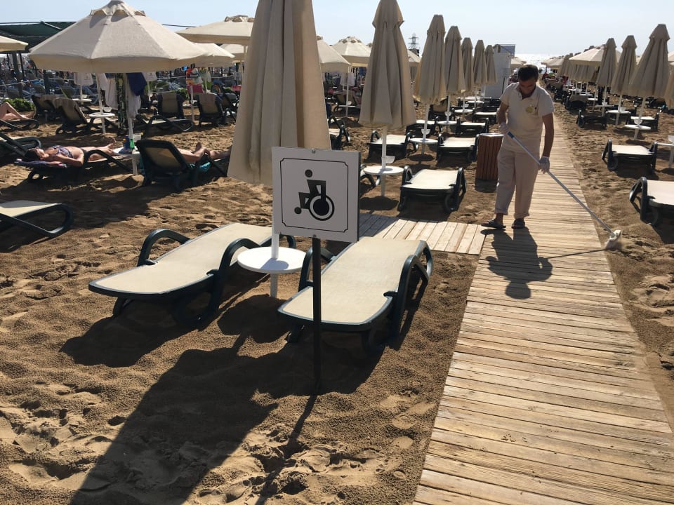 Weg zum Meer immer sauber Commodore Elite Suites & Spa - Adults only