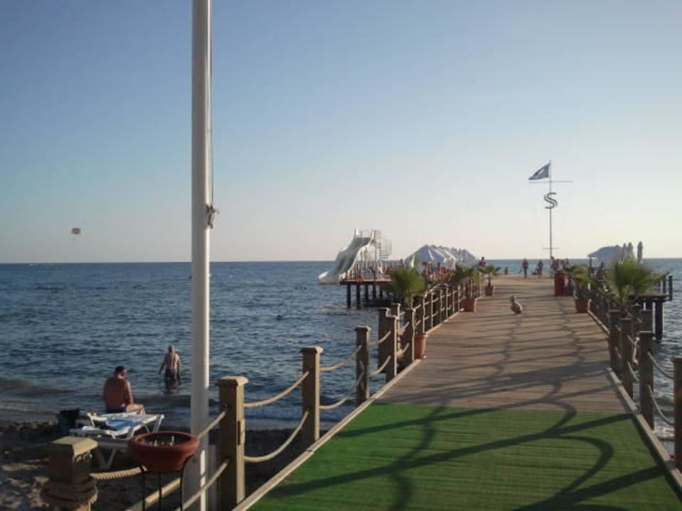 Der Steg mit Rutschen Saphir Hotel & Villas