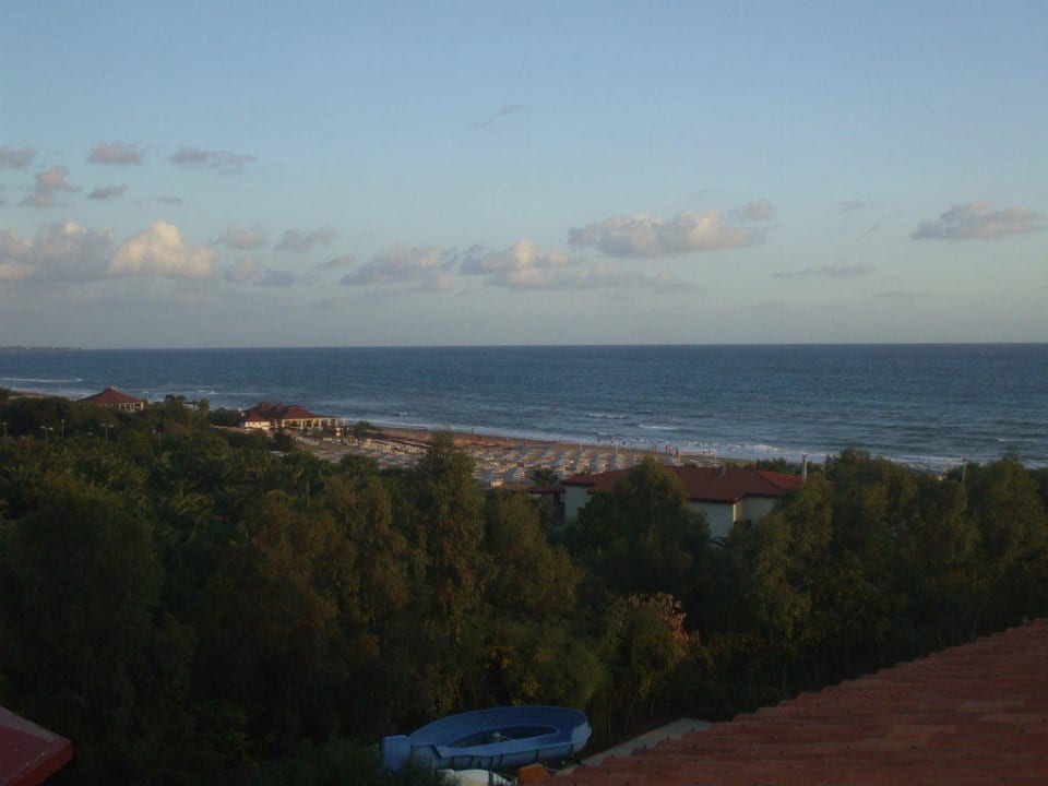 Ausblick vom Hotelflur zum Meer Bella Resort & Spa