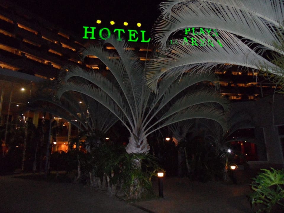 Wieczorny widok na hotel Landmar Playa La Arena