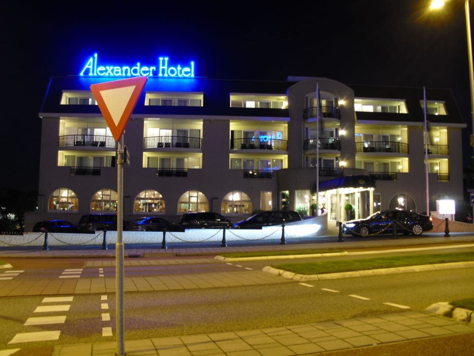 Hotel am Abend Alexander Hotel
