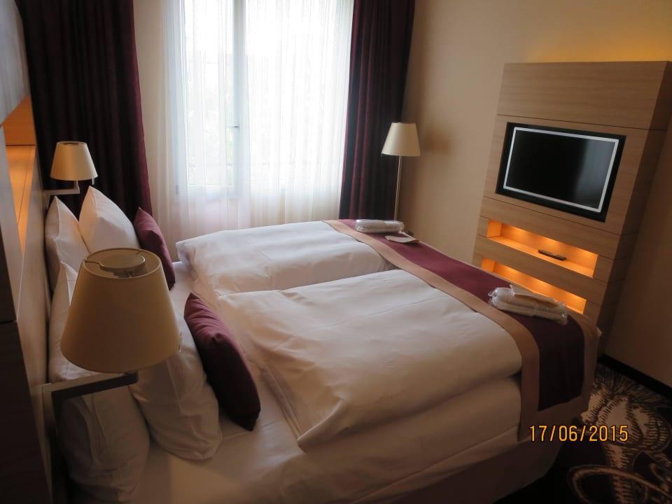 Wohlig, kuschelig und viel Platz: Box-Spring-Bett Hotel Mondial am Dom Cologne- MGallery