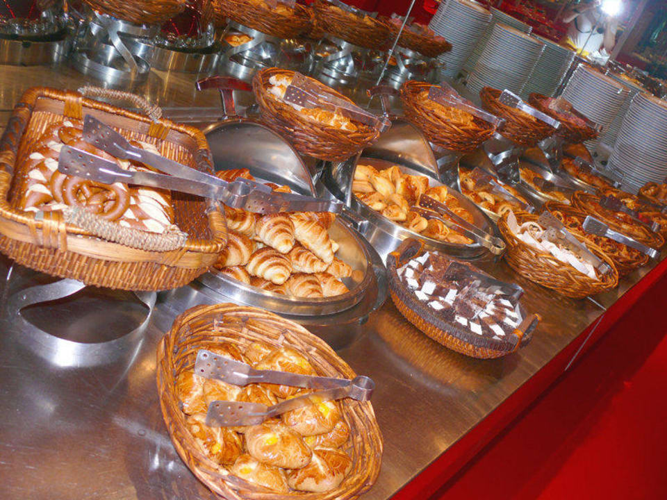 Kleiner Teil des Frühstücksbüffets Hotel SU & Aqualand