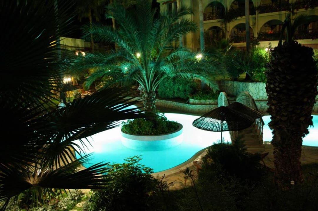 Widok z pokoju nocą. Green Paradise Beach Hotel