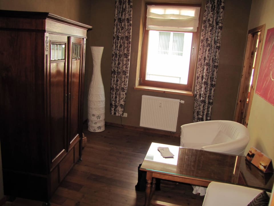 Durchgangszimmer des Doppelbettzimmers Stadtpension Lotte