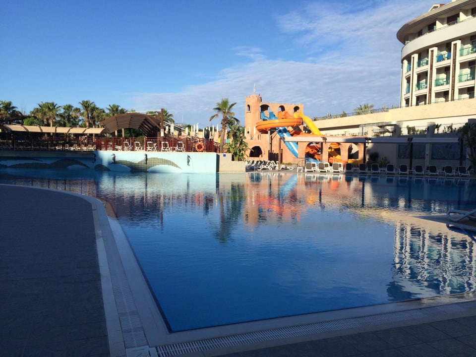 Morgens am Pool  Aydinbey Kings Palace & Spa