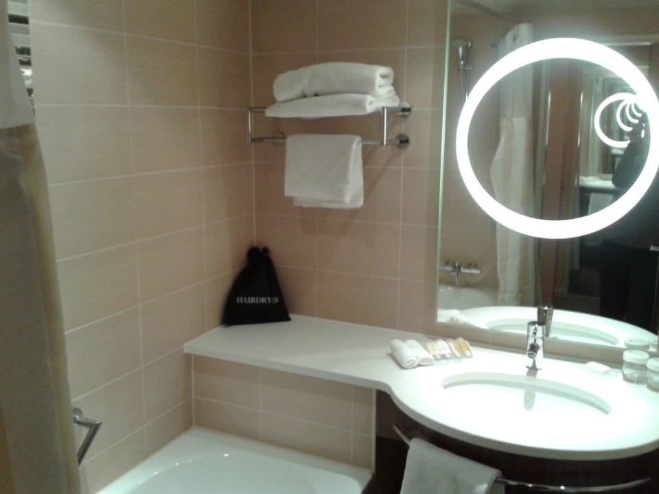 Ansicht des Badezimmers Hilton Garden Inn Frankfurt Airport
