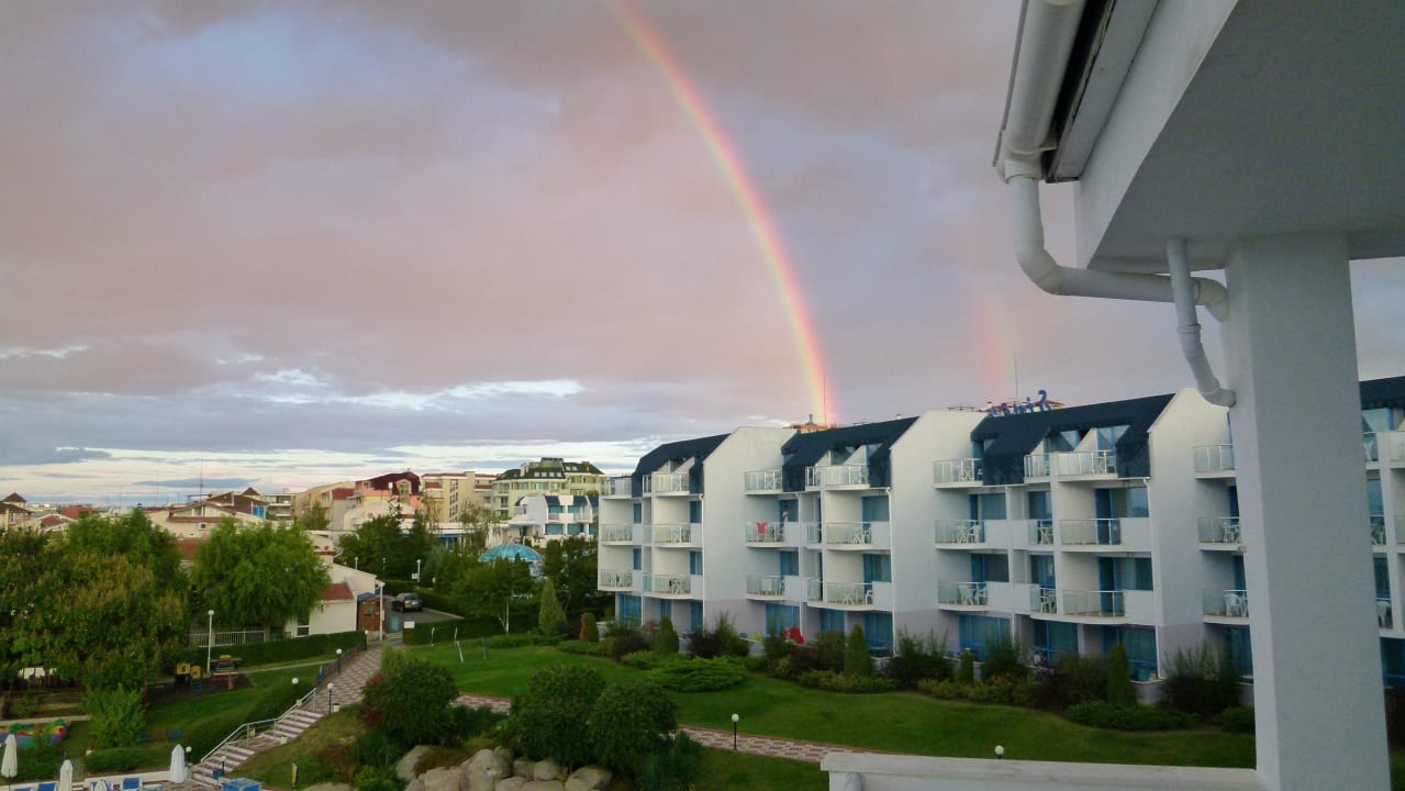 Regenschauer in der Nachsaison Hotel Sineva Beach