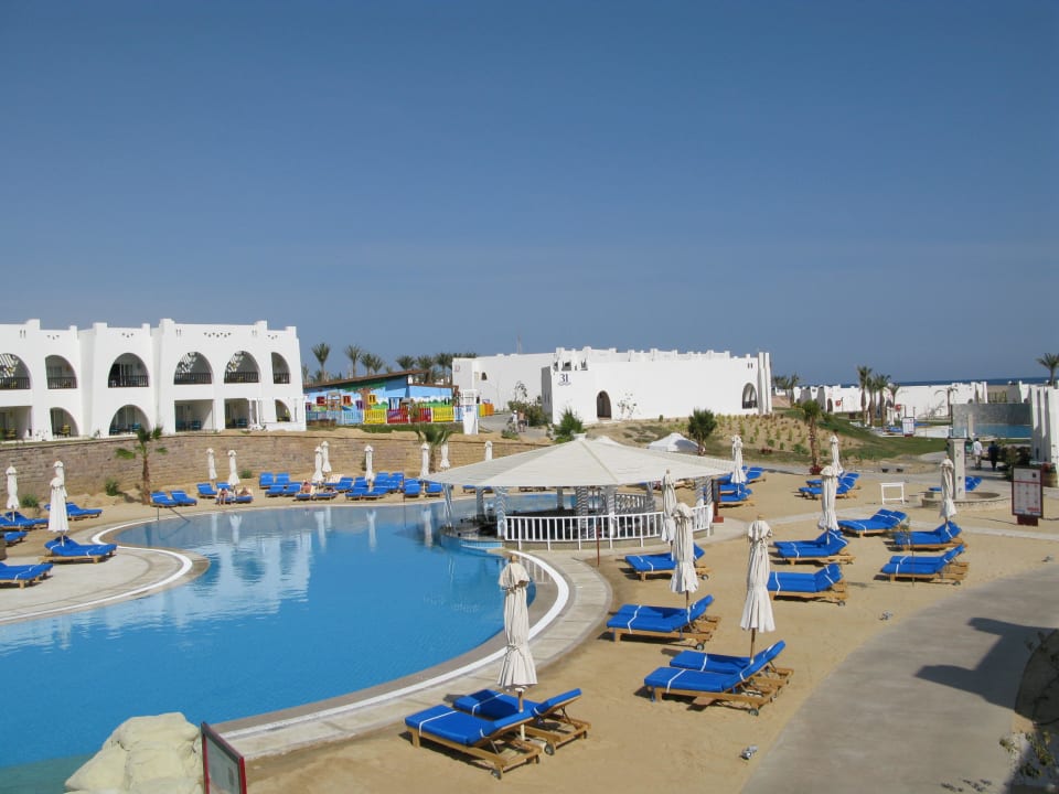 Beheizter Pool - mit Bar - sehr schön Hilton Marsa Alam Nubian Resort
